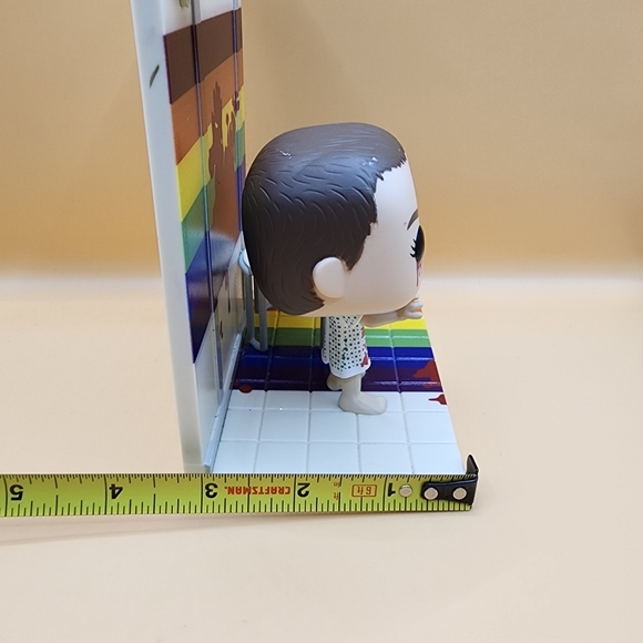 Funko Pop! Deluxe Stranger Things Eleven in the Rainbow Room - Picture 4 of 7